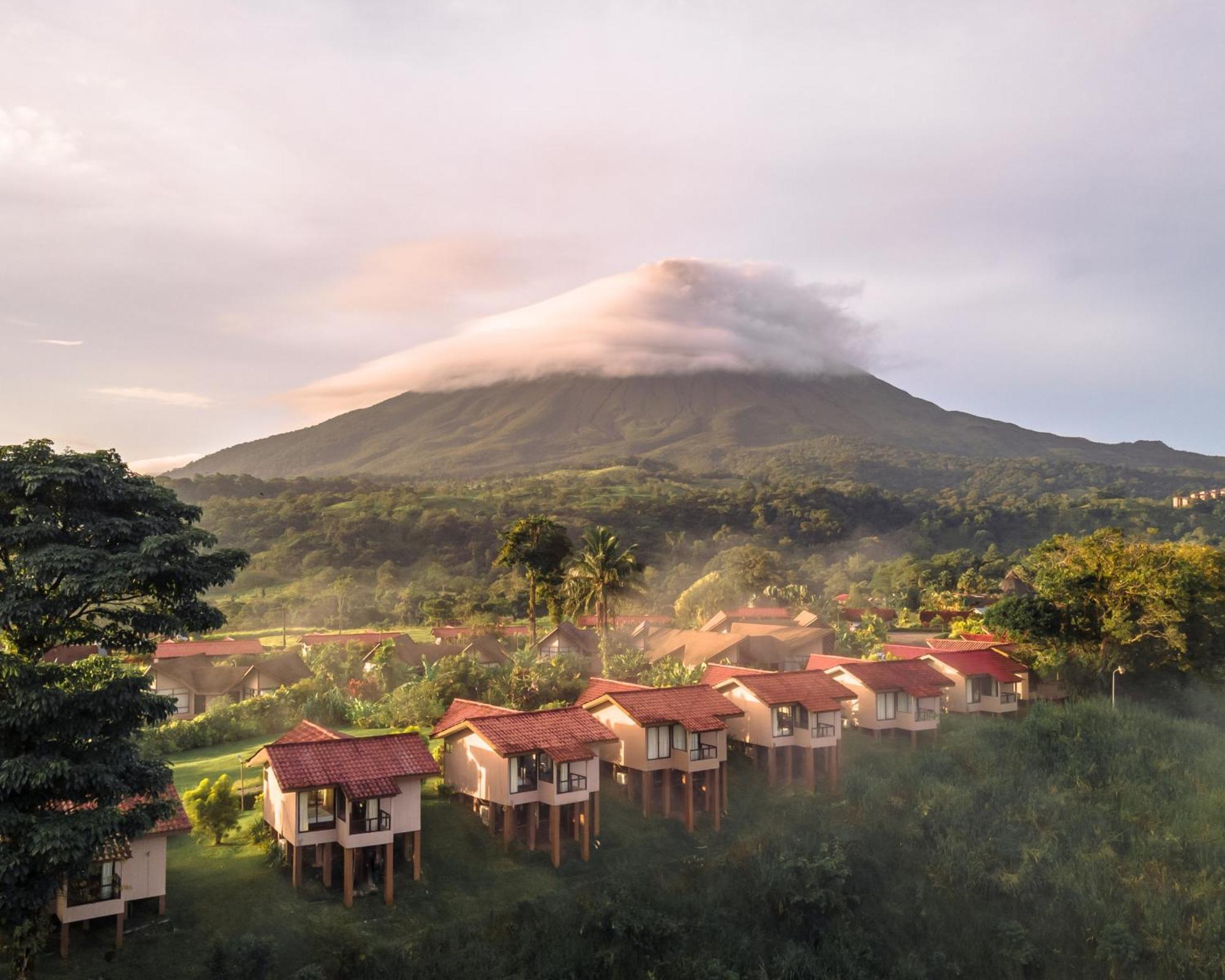 Montana De Fuego Mountain Resort & Spa La Fortuna الغرفة الصورة
